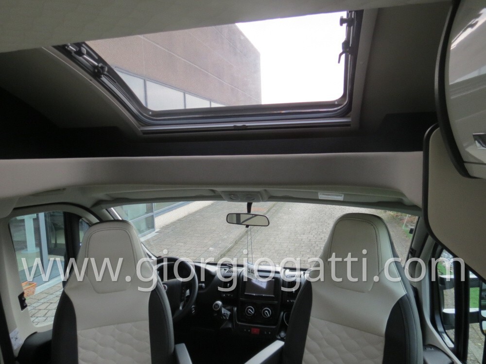 camper CI Magis Plus 98 XT semintegrale con garage