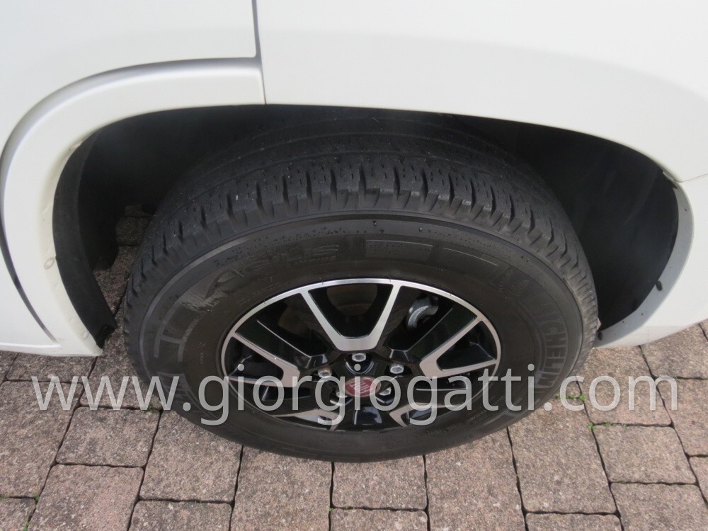 camper CI Magis Plus 98 XT semintegrale con garage