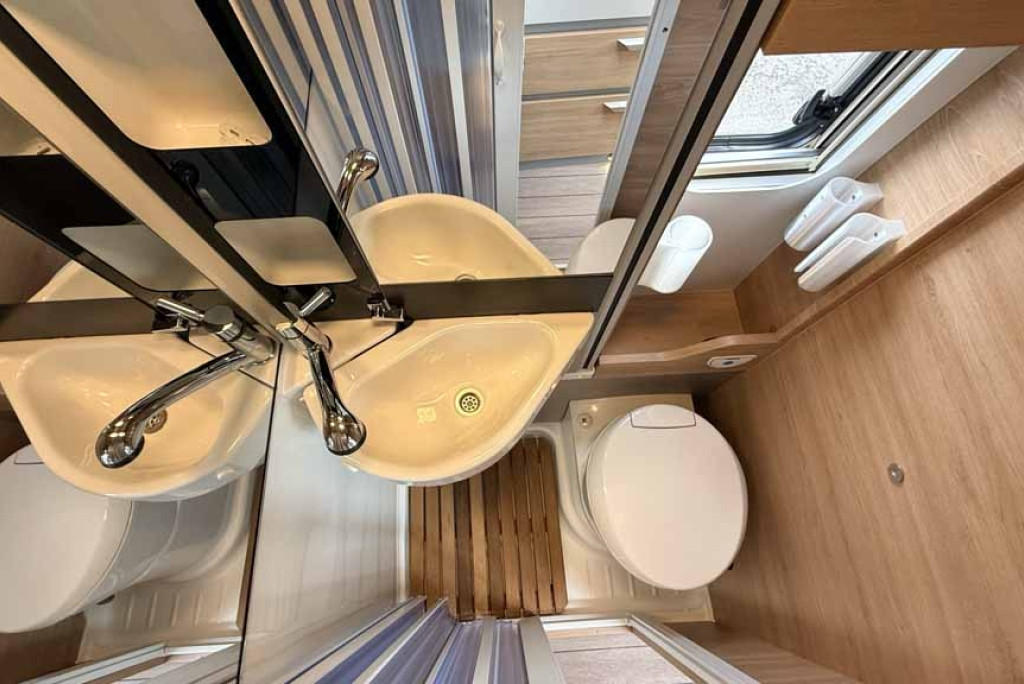 Knaus Boxdrive 680 ME - Il van con letti gemelli b