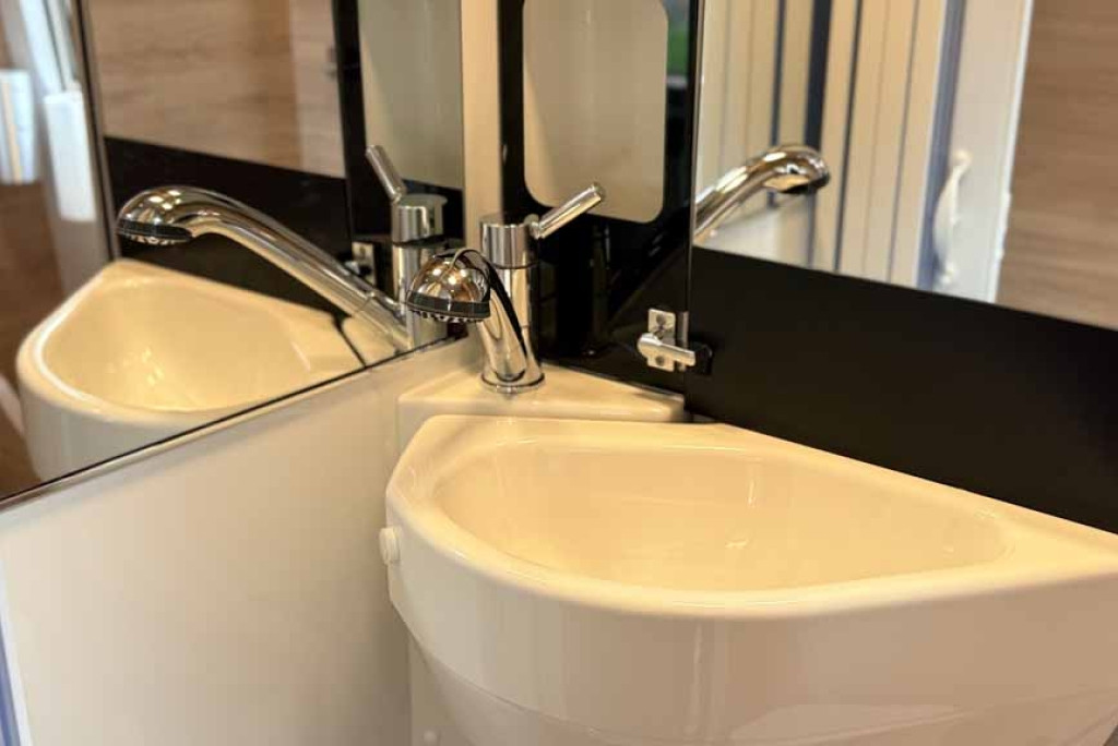 Knaus Boxdrive 680 ME - Il van con letti gemelli b