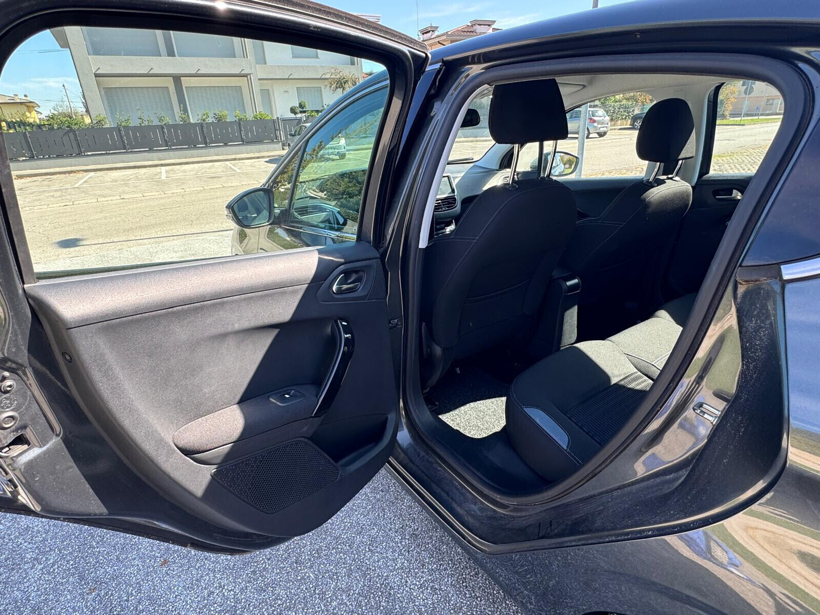 PEUGEOT 208 1.4 HDi 68 CV 5 Porte Allure – NAVIGATORE – 121.000 KM - dettaglio 14