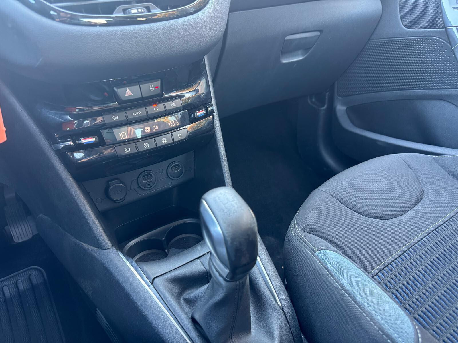 PEUGEOT 208 1.4 HDi 68 CV 5 Porte Allure – NAVIGATORE – 121.000 KM - dettaglio 23