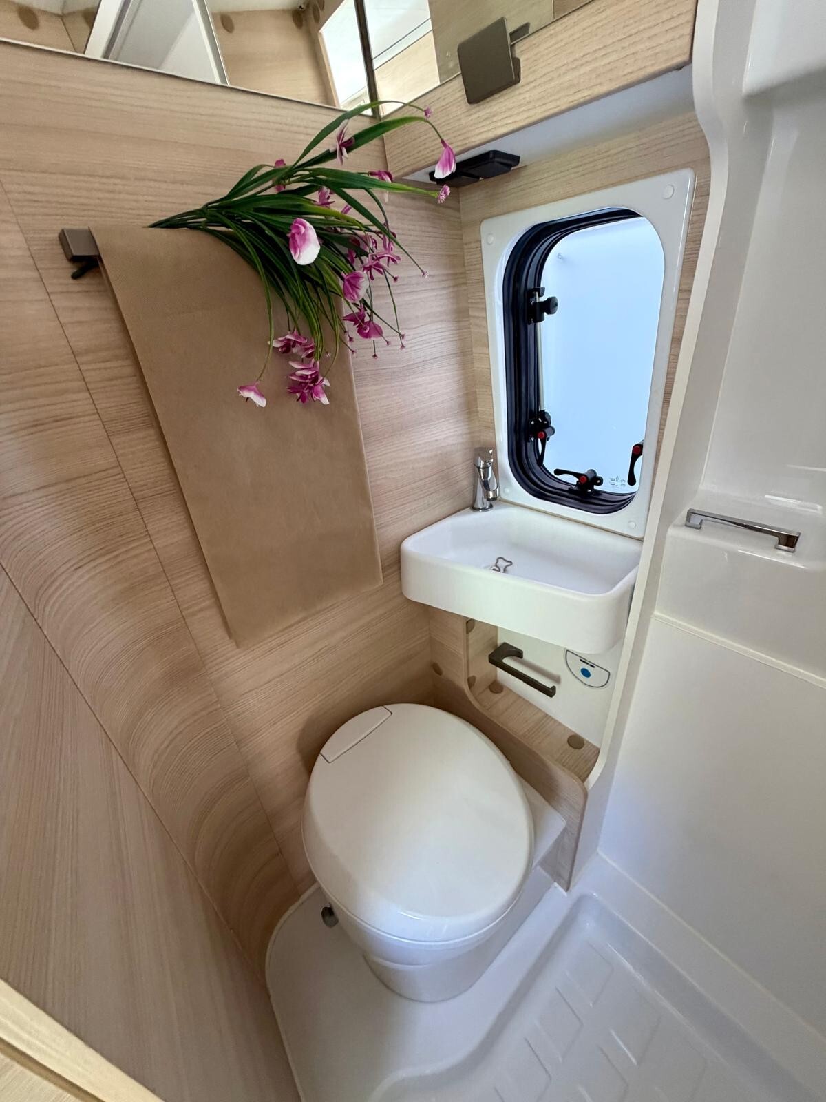 Challenger Van 114 Start Edition